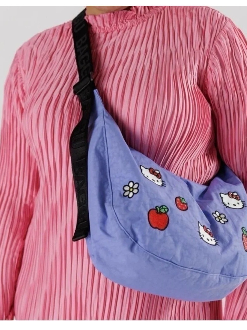 BAGGU Lilac Hello Kitty Strawberry & Apple Shoulder Bag with Black Strap - Picture 3 of 8